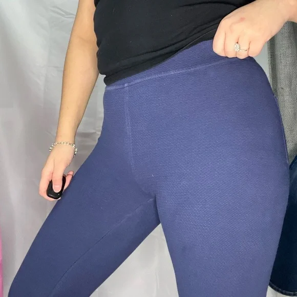 Offline by Aerie size XS dark blue flare pants with pockets on‎ the back - Picture 10 of 11